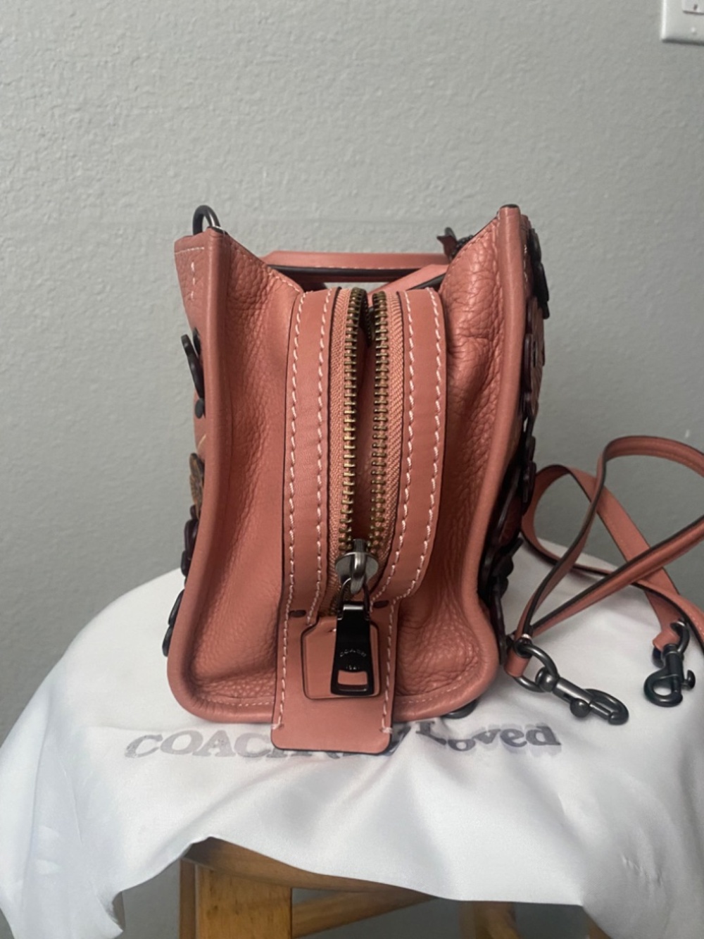 Coach Tea Rose Rogue 25 - Picture 4 of 11